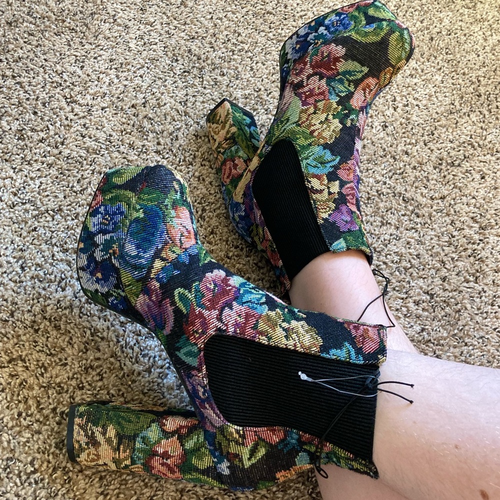 FOREVER 21 Floral Platform Boots